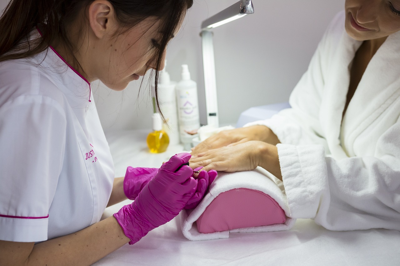 A friendly salon on *Tong Street*